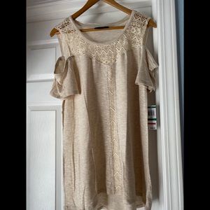 Women’s cold shoulder top